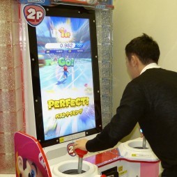 画像ギャラリー No.007のサムネイル画像 / 全身を使って楽しめる体感競技ゲーム「マリオ＆ソニック AT リオオリンピック アーケードゲーム」。本日開始のロケテストに先駆けたプレイレポートを掲載