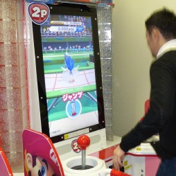 画像ギャラリー No.011のサムネイル画像 / 全身を使って楽しめる体感競技ゲーム「マリオ＆ソニック AT リオオリンピック アーケードゲーム」。本日開始のロケテストに先駆けたプレイレポートを掲載
