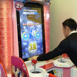 画像ギャラリー No.012のサムネイル画像 / 全身を使って楽しめる体感競技ゲーム「マリオ＆ソニック AT リオオリンピック アーケードゲーム」。本日開始のロケテストに先駆けたプレイレポートを掲載