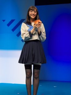 画像ギャラリー No.004のサムネイル画像 / ［TGS 2019］貴島明日香さんが可憐な制服姿を披露した「十三機兵防衛圏」スペシャルステージをレポート