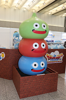 画像ギャラリー No.014のサムネイル画像 / フジテレビ本社屋で「スライムカーリング」を楽しもう。「ドラゴンクエストお台場EXPO2018」が9月2日まで開催中