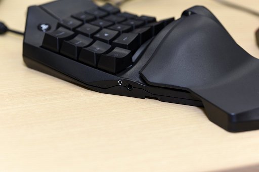 画像ギャラリー No.005のサムネイル画像 / HORI，「タクティカルアサルトコマンダー」シリーズの新製品3種を10月20日に発売。“半分に切ったゲームパッド”など特徴的な操作のデバイスが登場