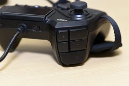 画像ギャラリー No.008のサムネイル画像 / HORI，「タクティカルアサルトコマンダー」シリーズの新製品3種を10月20日に発売。“半分に切ったゲームパッド”など特徴的な操作のデバイスが登場