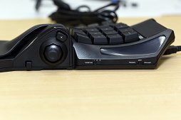画像ギャラリー No.013のサムネイル画像 / HORI，「タクティカルアサルトコマンダー」シリーズの新製品3種を10月20日に発売。“半分に切ったゲームパッド”など特徴的な操作のデバイスが登場