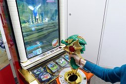 画像ギャラリー No.004のサムネイル画像 / 「ドラゴンクエスト モンスターバトルスキャナー」のロケテスト版をプレイ。「ドラゴンスキャナー」でカードをスキャンする操作が新鮮だ