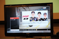 画像ギャラリー No.004のサムネイル画像 / 「MotoGP 15」のメディアブリーフィングが開催。元MotoGPレーシングライダーの中野真矢さんが，現役時代のデータでプレイを披露