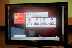 画像ギャラリー No.012のサムネイル画像 / 「MotoGP 15」のメディアブリーフィングが開催。元MotoGPレーシングライダーの中野真矢さんが，現役時代のデータでプレイを披露