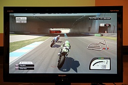 画像ギャラリー No.027のサムネイル画像 / 「MotoGP 15」のメディアブリーフィングが開催。元MotoGPレーシングライダーの中野真矢さんが，現役時代のデータでプレイを披露