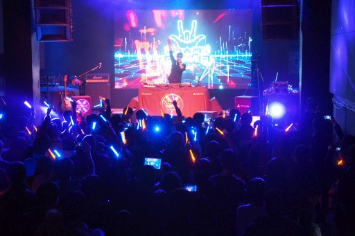 画像ギャラリー No.001のサムネイル画像 / 「SUPERBEAT XONiC」の楽曲に音ゲーファンが燃えた。日本人アーティストCranky氏も登場したライブイベント「XONiC THE LiVE」レポート