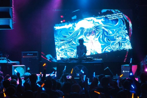 画像ギャラリー No.023のサムネイル画像 / 「SUPERBEAT XONiC」の楽曲に音ゲーファンが燃えた。日本人アーティストCranky氏も登場したライブイベント「XONiC THE LiVE」レポート