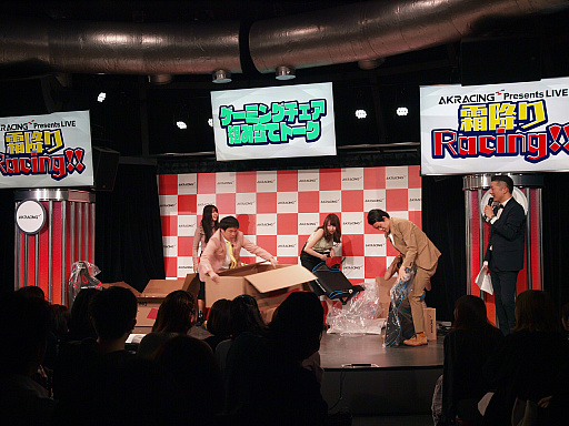画像ギャラリー No.006のサムネイル画像 / M-1グランプリの頂点に立った最強コンビ「霜降り明星」と，ゲーマー向けチェアブランド「AKRacing」のコラボイベントが開催