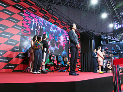 画像ギャラリー No.002のサムネイル画像 / ［TGS 2019］「霜降りRacing in TGS 〜グラドルだらけのイスリンピック〜」で理解できた，「AKRacing」の圧倒的な安定感