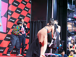 画像ギャラリー No.014のサムネイル画像 / ［TGS 2019］「霜降りRacing in TGS 〜グラドルだらけのイスリンピック〜」で理解できた，「AKRacing」の圧倒的な安定感