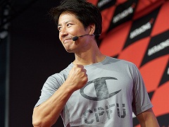 ［TGS 2019］AKRacingブースステージレポート：ケイン・コスギの“筋肉”講座“は裏切らない”！
