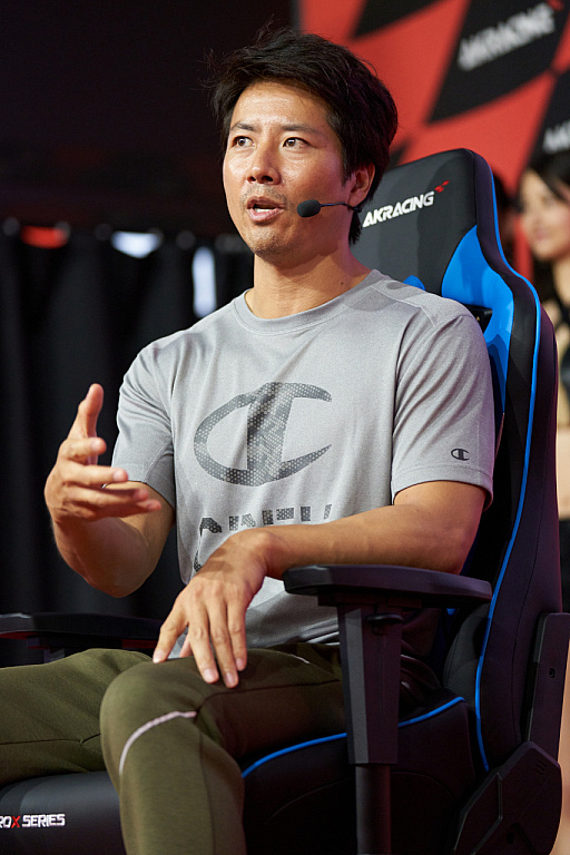 画像ギャラリー No.003のサムネイル画像 / ［TGS 2019］AKRacingブースステージレポート：ケイン・コスギの“筋肉”講座“は裏切らない”！