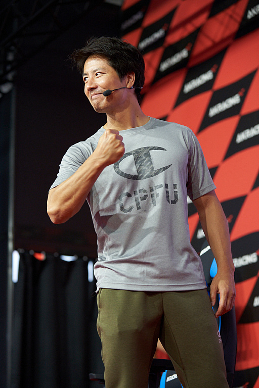 画像ギャラリー No.004のサムネイル画像 / ［TGS 2019］AKRacingブースステージレポート：ケイン・コスギの“筋肉”講座“は裏切らない”！