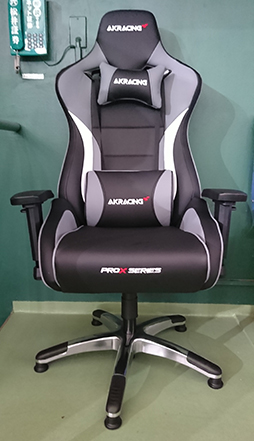 画像ギャラリー No.002のサムネイル画像 / AKRacingのゲーマー向けチェア「Pro-X V2」が東京ドームのベンチに監督用チェアとして設置。オレンジモデルの限定販売も