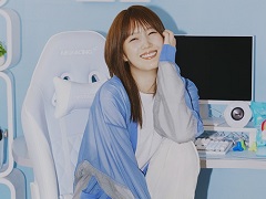 本田 翼さん監修によるAKRacingのゲーマー向けチェアが販売中。落ち着いた雰囲気の部屋にも合う，爽やかなカラーリングが魅力【PR】