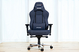 画像ギャラリー No.002のサムネイル画像 / 岡山デニムを使用したAKRacingのゲーマー向けチェアが販売中。置く場所を選ばない同商品の魅力を写真いっぱいでお届け【PR】