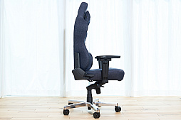 画像ギャラリー No.003のサムネイル画像 / 岡山デニムを使用したAKRacingのゲーマー向けチェアが販売中。置く場所を選ばない同商品の魅力を写真いっぱいでお届け【PR】