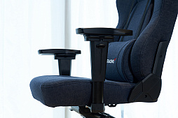 画像ギャラリー No.010のサムネイル画像 / 岡山デニムを使用したAKRacingのゲーマー向けチェアが販売中。置く場所を選ばない同商品の魅力を写真いっぱいでお届け【PR】