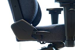 画像ギャラリー No.018のサムネイル画像 / 岡山デニムを使用したAKRacingのゲーマー向けチェアが販売中。置く場所を選ばない同商品の魅力を写真いっぱいでお届け【PR】