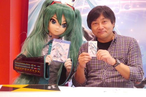 画像ギャラリー No.001のサムネイル画像 / ミクナノーさんと林Pがコラボメニューを試食。「初音ミク -Project DIVA- X HD」×「スイーツパラダイス」コラボカフェレポート