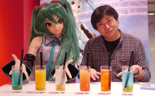 画像ギャラリー No.004のサムネイル画像 / ミクナノーさんと林Pがコラボメニューを試食。「初音ミク -Project DIVA- X HD」×「スイーツパラダイス」コラボカフェレポート