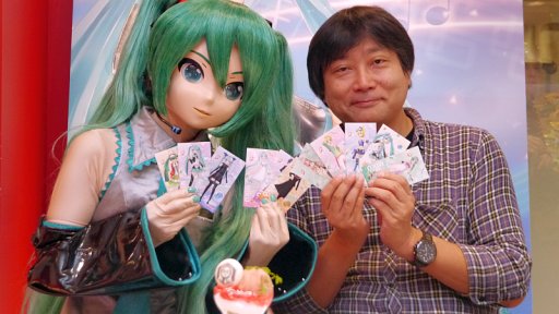 画像ギャラリー No.005のサムネイル画像 / ミクナノーさんと林Pがコラボメニューを試食。「初音ミク -Project DIVA- X HD」×「スイーツパラダイス」コラボカフェレポート
