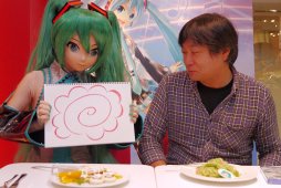 画像ギャラリー No.009のサムネイル画像 / ミクナノーさんと林Pがコラボメニューを試食。「初音ミク -Project DIVA- X HD」×「スイーツパラダイス」コラボカフェレポート