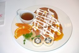 画像ギャラリー No.020のサムネイル画像 / ミクナノーさんと林Pがコラボメニューを試食。「初音ミク -Project DIVA- X HD」×「スイーツパラダイス」コラボカフェレポート
