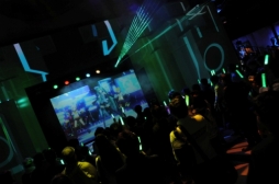 画像ギャラリー No.006のサムネイル画像 / 「初音ミク -Project DIVA- X」と東京ジョイポリスのコラボイベント「初音ミク -DAIBA de DIVA-」が開催中。初日の模様とコラボ内容を紹介