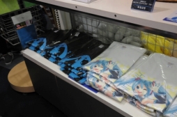 画像ギャラリー No.032のサムネイル画像 / 「初音ミク -Project DIVA- X」と東京ジョイポリスのコラボイベント「初音ミク -DAIBA de DIVA-」が開催中。初日の模様とコラボ内容を紹介