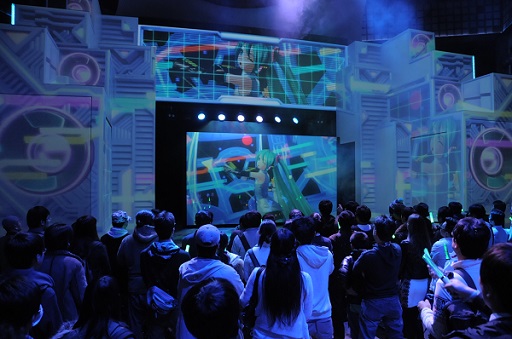 画像ギャラリー No.055のサムネイル画像 / 「初音ミク -Project DIVA- X」と東京ジョイポリスのコラボイベント「初音ミク -DAIBA de DIVA-」が開催中。初日の模様とコラボ内容を紹介