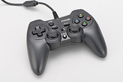 画像ギャラリー No.002のサムネイル画像 / HORIのPC用ゲームパッド「EDGE 301」は，「Xbox 360 Controller」を置き換える新標準になれるか