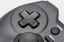 画像ギャラリー No.012のサムネイル画像 / HORIのPC用ゲームパッド「EDGE 301」は，「Xbox 360 Controller」を置き換える新標準になれるか