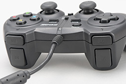 画像ギャラリー No.015のサムネイル画像 / HORIのPC用ゲームパッド「EDGE 301」は，「Xbox 360 Controller」を置き換える新標準になれるか