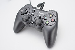 画像ギャラリー No.018のサムネイル画像 / HORIのPC用ゲームパッド「EDGE 301」は，「Xbox 360 Controller」を置き換える新標準になれるか
