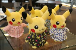 画像ギャラリー No.016のサムネイル画像 / 151種のポケモンを組み合わせ,オーダーメイドシャツが作れるサービスが始動。「Original Stitch」とのコラボが,メディアプレビューで明らかに