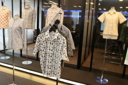 画像ギャラリー No.030のサムネイル画像 / 151種のポケモンを組み合わせ,オーダーメイドシャツが作れるサービスが始動。「Original Stitch」とのコラボが,メディアプレビューで明らかに
