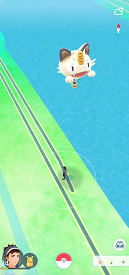 画像ギャラリー No.002のサムネイル画像 / 「ポケモンGO」にムサシとコジロウがニャース気球に乗って参上。今冬公開予定の「劇場版ポケットモンスター ココ」とのコラボイベントとして開催