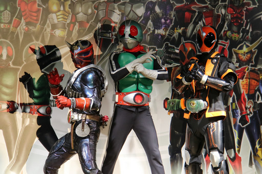 画像ギャラリー No.025のサムネイル画像 / 「仮面ライダー バトライド・ウォー創生」のプレミアム発表会が開催。藤岡 弘、さん達3名の仮面ライダーが登壇した会場の模様をレポート