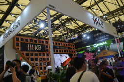 画像ギャラリー No.008のサムネイル画像 / ［CJ2019］東プレがコラボ仕様の「REALFORCE」を出展。まさかの「ハローキティ」デザインに