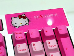 ［CJ2019］東プレがコラボ仕様の「REALFORCE」を出展。まさかの「ハローキティ」デザインに