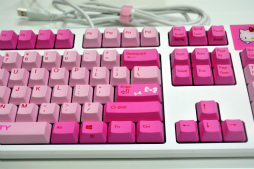 画像ギャラリー No.014のサムネイル画像 / ［CJ2019］東プレがコラボ仕様の「REALFORCE」を出展。まさかの「ハローキティ」デザインに