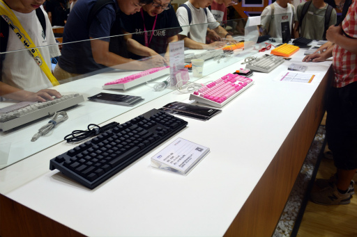 画像ギャラリー No.016のサムネイル画像 / ［CJ2019］東プレがコラボ仕様の「REALFORCE」を出展。まさかの「ハローキティ」デザインに