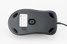 画像ギャラリー No.005のサムネイル画像 / 東プレ初の静電容量式スイッチ採用マウス「REALFORCE MOUSE」がついに登場。ソフトで静かなクリックが特徴だ