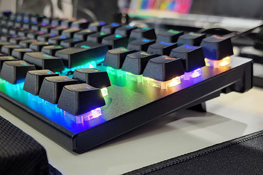 画像ギャラリー No.004のサムネイル画像 / ［TGS2022］東プレがゲーマー向け新型REALFORCEキーボードを披露。伝統の静電容量無接点式スイッチにフローティングデザインを組み合わせる
