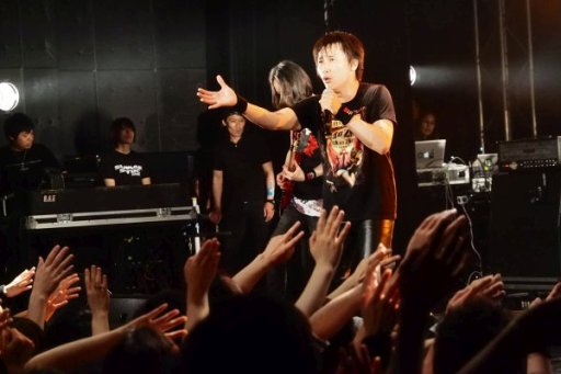 画像ギャラリー No.026のサムネイル画像 / 重低音サウンドが観客を大熱狂させた「Rock on 2Night GUILTY GEAR LIVE 2016」レポート。東京会場の模様を写真多めでお届け