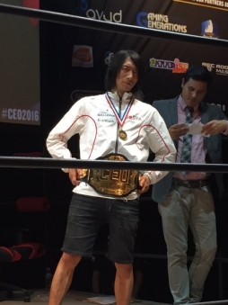 画像ギャラリー No.001のサムネイル画像 / CEO2016の「GUILTY GEAR Xrd -REVELATOR-」部門で日本代表・どぐら選手が優勝